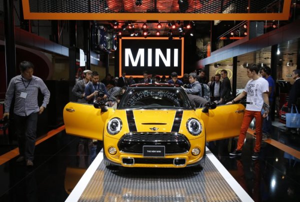 Новото &bdquo;Мини&ldquo; бе представено пред журналисти по време на автосалона в Токио. Официалното откриване на изложението ще бъде на 23 ноември. Снимка: БТА