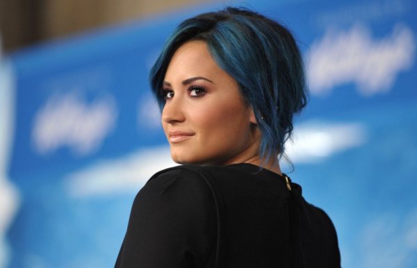 Американската актриса и певица Деми Ловато позира пред фотографите преди премиерата на филма &bdquo;Frozen&ldquo; в Лос Анджелис, САЩ. Снимка: БТА