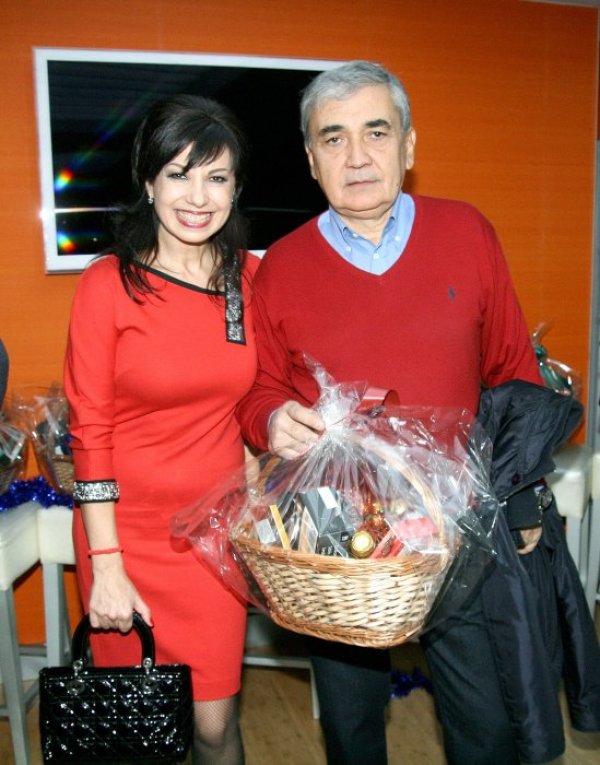 Бизнесменът Явор Цаков първи закупи Коледна кошница. Снимка: Божидар Марков