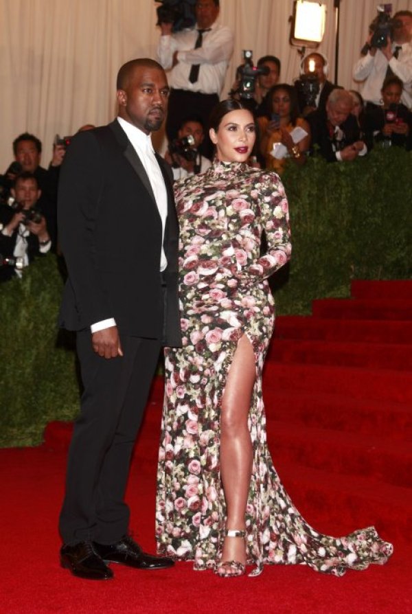 Една от най-бсъжданите двойки през годината - Ким Кардашиян и Кание Уест. Снимка: Reuters