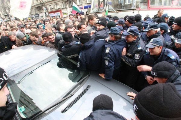Полицията използва и сила срещу студентите, когато блокираха ключови булеварди. Снимка: Булфото