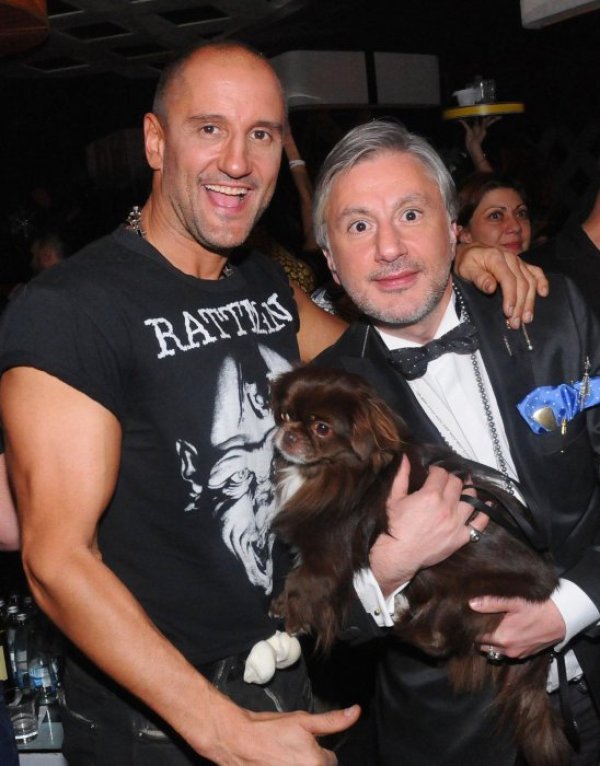 Скалата с Денди, който не се раздели с кучето си и в дискотеката. Снимка: Булфото