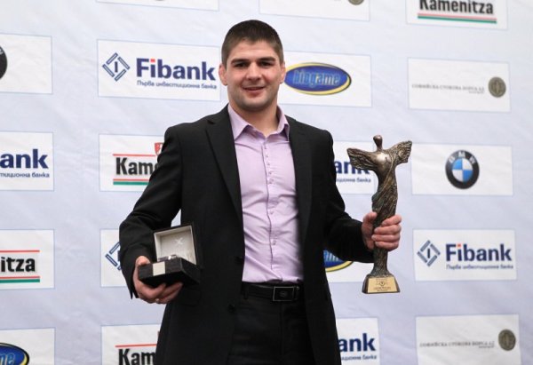 На церемония в Археологическия музей фондация &quot;Български спорт&quot; присъди най-престижната си награда &quot;Спортен Икар&quot; на национала по класическа борба Иво Ангелов. През 2013-а той стана единственият българин световен и европейски шампион в олимпийските спортове. Снимка: БТА