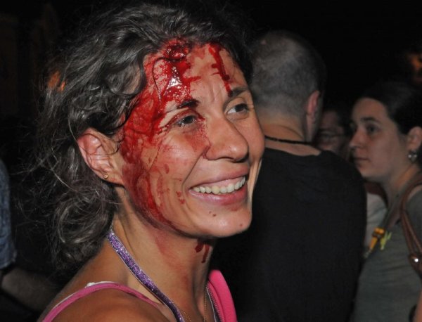 Последва униформен отпор и ранени. Снимка: Булфото