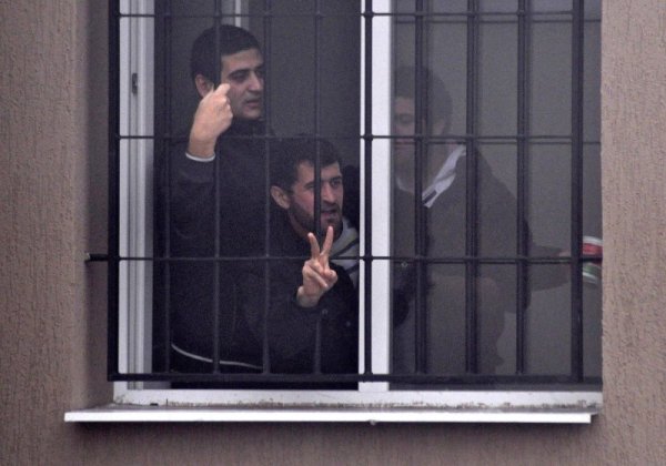 Настанихме ги в бежански центрове в София и страната, но те се препълниха, започнаха и брожения сред имигрантите заради тромавата процедура по получаването на статут. Снимка: Булфото