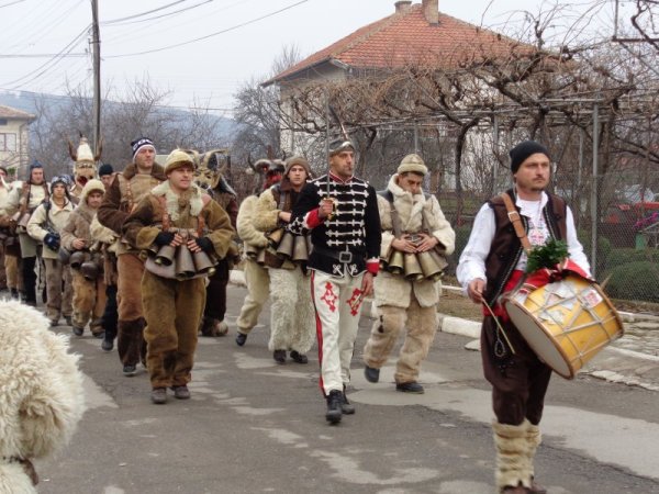 Кукерите в кюстендилското с. Ябълково. Снимка: БТА
