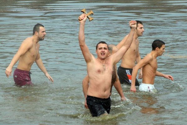 27-годишният управител на ресторант Анатолий Йорданов хвана кръста в Монтана. Снимка: БТА