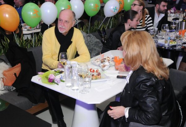 Данчо Караджов гледа дъщеря си. Снимка: Булфото