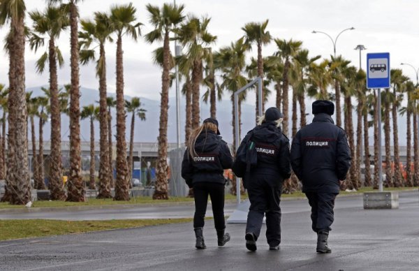 Полицаи се разхождат в олимпийския парк в Сочи. Снимка: Reuters