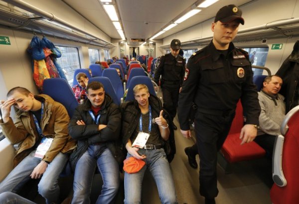 Полицаи ще патрулират постоянно и във влаковете. Снимка: Reuters