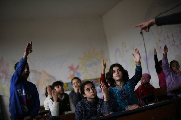 Сирийски деца в класна стая. Снимка: Reuters
