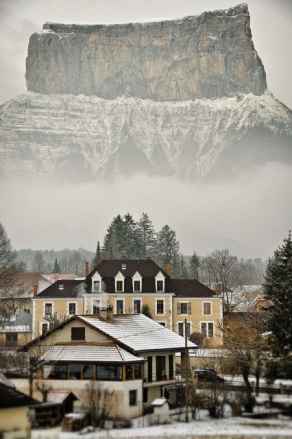 Планината Aiguille du Midi, част от алпийския масив Монблан, Франция. Снимка: AdMe.ru