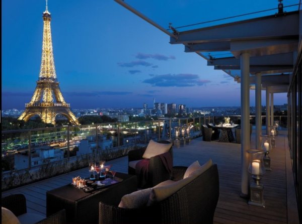 Хотел Shangri La, Франция. Хотел в Париж с прекрасна гледка към прочутата Айфелова кула. Нужно ли е да пишем повече? Снимка: shangri-la.com