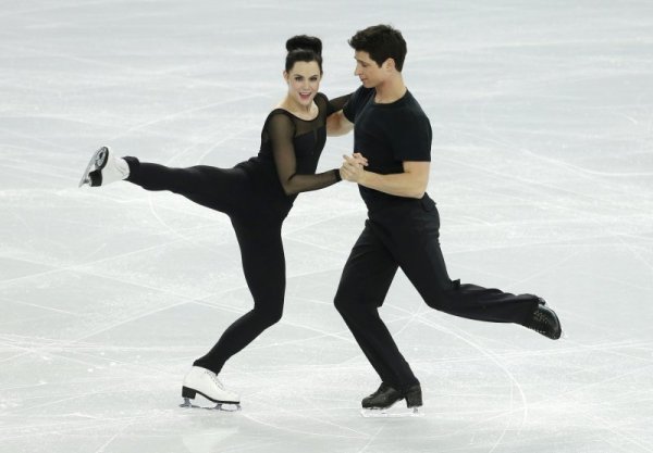 Олимпийските шампиони при танцовите двойки от Ванкувър 2010 Теса Въртю и Скот Моир тренират преди началото на състезанията от игрите в Сочи. Снимка: БТА