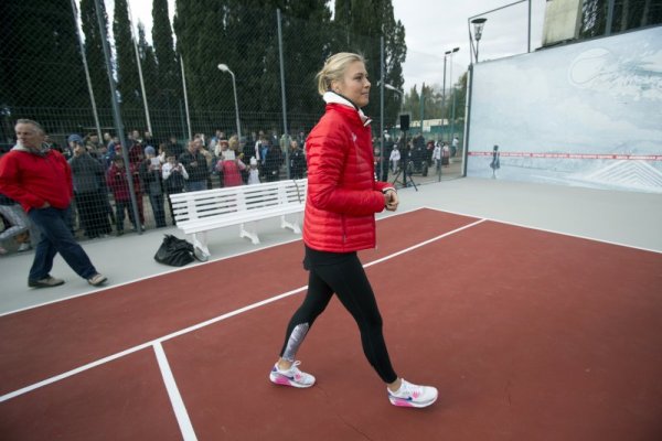 Най-добрата руска тенисистка Мария Шарапова също пристигна в Сочи. Тя откри тенис корт в олимпийската столица. Рускинята ще коментира предстоящите Зимни Олимпийски игри за американския тв канал NBC. Снимка: БТА