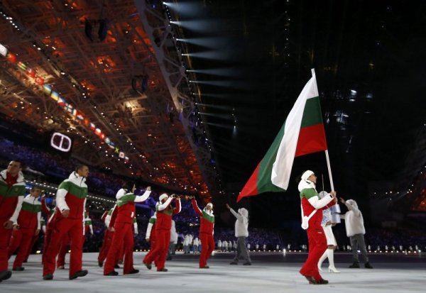 Българските олимпийци гордо развяха знамето ни. Снимка: Ройтерс