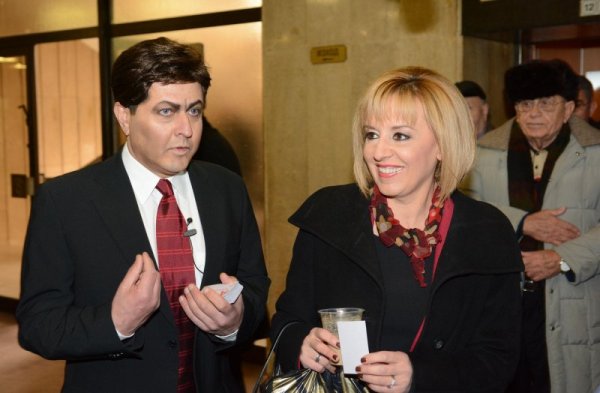 Мая Манолова прие с усмивка акцията на "Господари на ефира". Снимка: Булфото