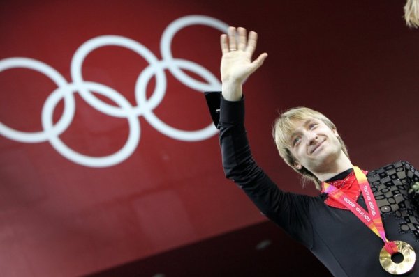 Златото от Торино &ndash; най-големият връх в кариерата на Плюшченко. Снимка: Reuters