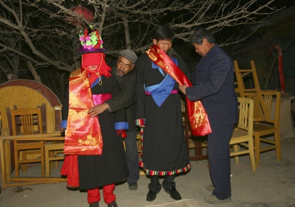 Ако белият цвят е традиционен за западните сватби, в много държави булката трябва да е облечена в цветни дрехи, тъй като бялото там е символ на траур.&nbsp;Снимка: Getty images/guliver photos
&nbsp;