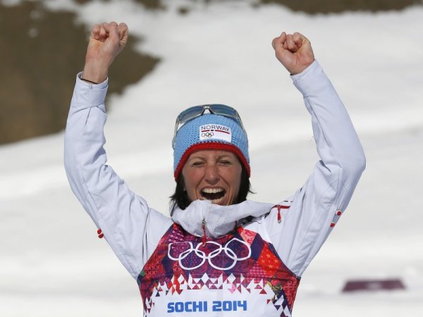 Марит Бьорген е най-успешната олимпийска състезателка на всички времена, печелейки три титли на ски бягане в Сочи. Норвежката шампионка има в кариерата си шест златни медала, три сребърни и един бронзов. Бьорген дори има шанс да задмине Бьорндален, ако участва в следващата олимпиада в Пьонгчанг (Южна Корея). Снимка: Reuters
&nbsp;