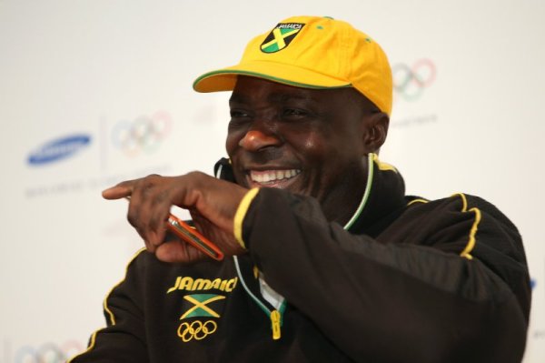 Уинстън Уотс се завърна като пилот на ямайския отбор по бобслей за първи път от 12 години насам. Отборът на Ямайка се превърна в атракция на зимните олимпиади след дебюта на нацията в бобслея през 1988 г., вдъхновил фенове и спортисти. Дебютът беше пресъздаден във филма &bdquo;Леден болид&ldquo;. Снимка: Reuters
&nbsp;