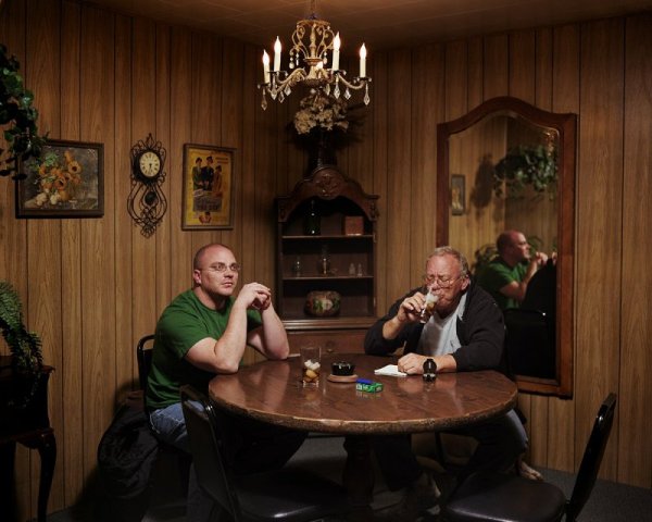 Това е Бен с неговия баща, собственици на Wild West Saloon в Уинемука.&nbsp; Снимка: Марк Макандрюс