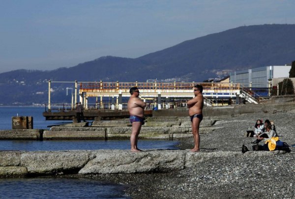 Олимпиадата в Сочи свърши, хората излязоха на плаж. Снимка: Reuters