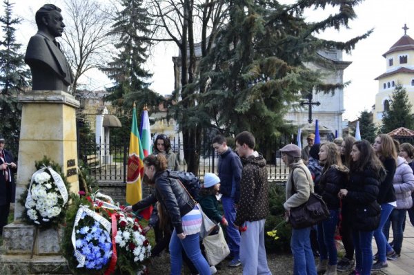 Цветя в знак на признателност в Добрич. Снимка: БТА