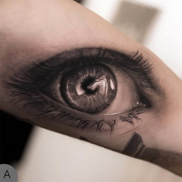 Татуировка на артиста Ники Норберг. Снимка: blog.tattoodo.com