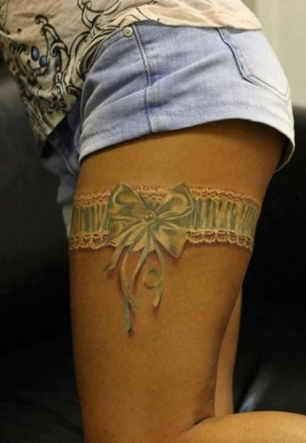 Някой готов ли е да свали жартиера? Снимка: blog.tattoodo.com