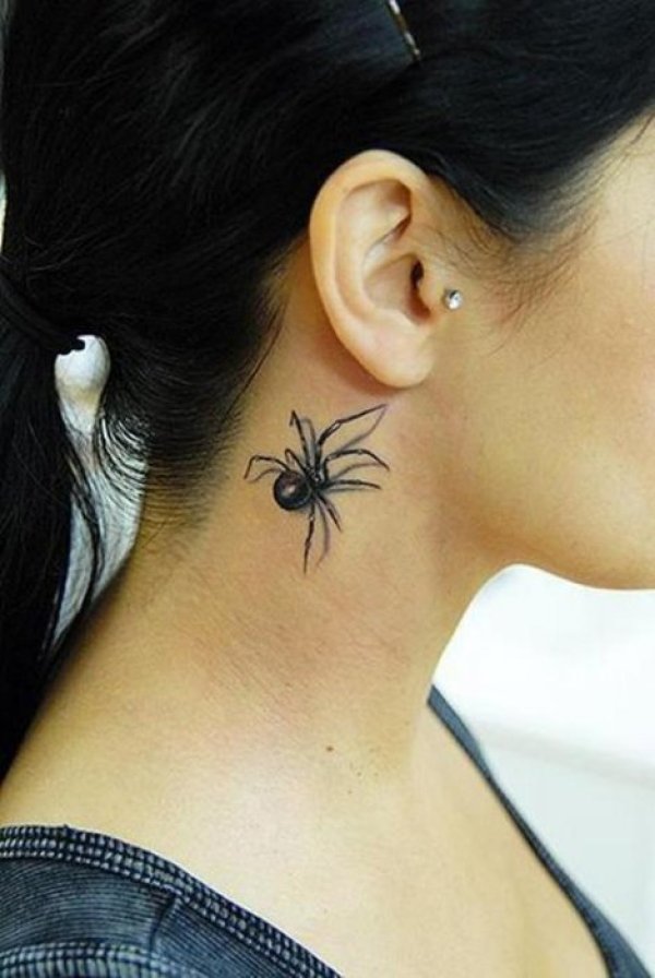 Татуировка на Майк Деврийс, паякът е готов за захапване. Снимка: blog.tattoodo.com