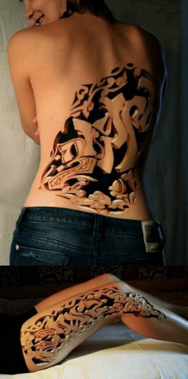Уникален татус на гръб и крак. Снимка: blog.tattoodo.com