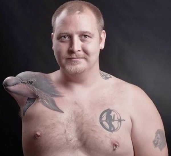 Този мъж е подчертал своя недостатък, вместо да се срамува от него. Снимка: blog.tattoodo.com
&nbsp;