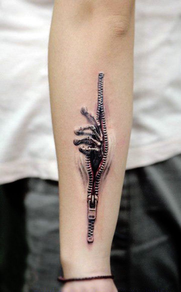 Ципът се е развалил. Снимка: blog.tattoodo.com