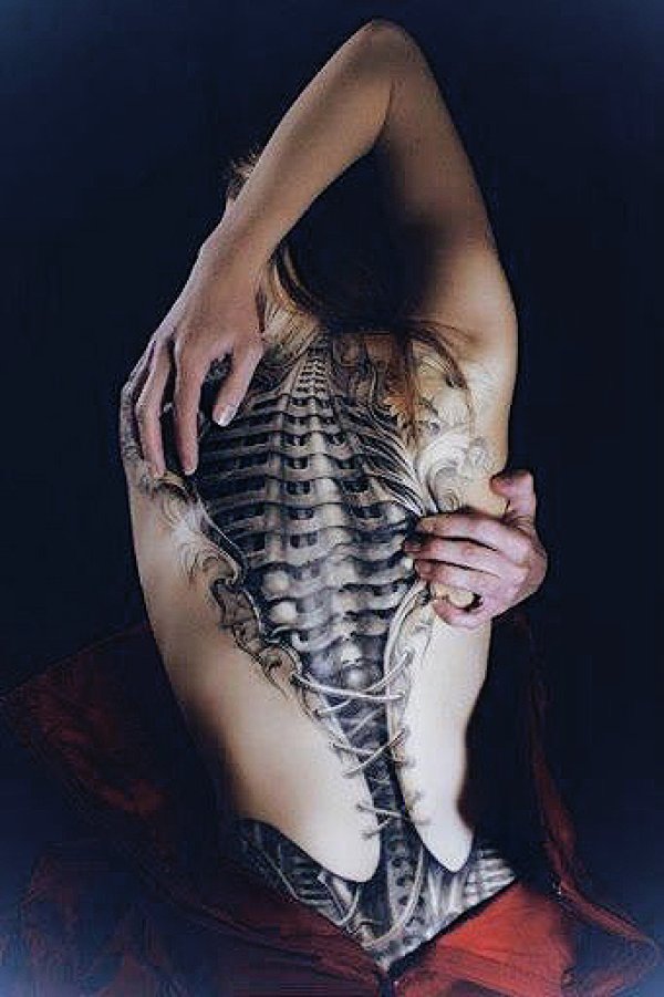 Ето какво има под корсета. Снимка: blog.tattoodo.com
&nbsp;