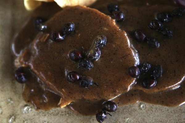 Екзотично ястие от Колумбия, в която централна роля заемат големите мравки Сulonas. Снимка: Reuters