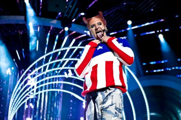 Деян Донков вдигна на крака публиката с Firestarter на The Prodigy. Снимка: Нова тв