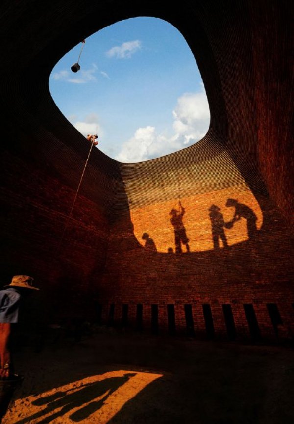 Победители в категория National: Награда на Виетнам, 3 място "Строители" от Minh Ngo Thanh, Виетнам
&nbsp;