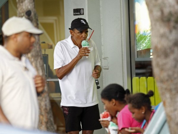 На Барак Обама също едва ли му е до почивка точно сега. Когато може обаче, семейство Обама често отскача до Хаваите. Снимка: Reuters