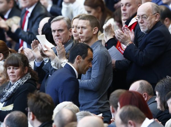 Мениджърът на градския съперник Евертън - Роберто Мартинес, също говори на церемонията. Снимка: Reuters