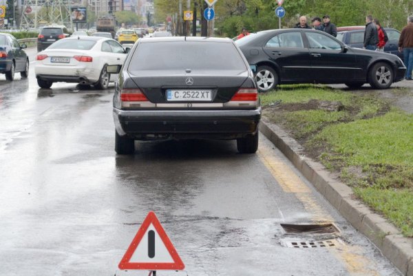 Инцидентът на автобусната спирка в столицата. Снимка: Булфото