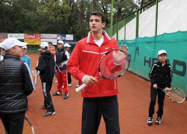 Григор Димитров дава открит урок с децата на "ТК Черно море &ndash; Елит". Снимка: Булфото