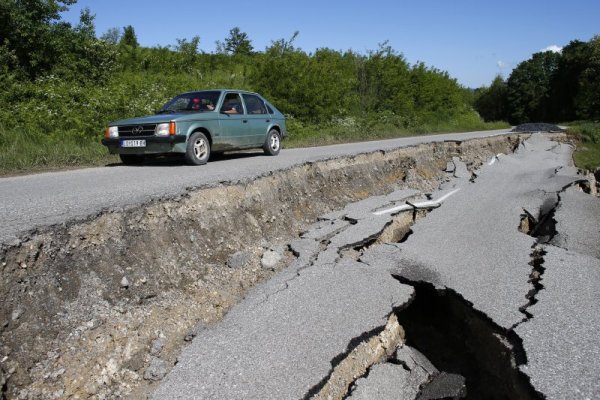 Пътят към село Крупани. Снимка: Reuters