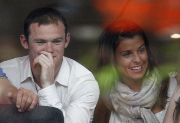 5. Уейн и Колийн Рууни. Изхарчена сума: 7,7 млн. долара. Двамата завеждат гостите си в Италия. Само това струва 1,5 млн. долара. Роклята на Колийн струва 300 хил. долара, а пътуването до Ню Йорк, откъдето я е купила, е 150 хиляди. 660 хил. долара двамата са дали, за да пеят &quot;Уестлайф&quot; на тържеството. Снимка: Reuters