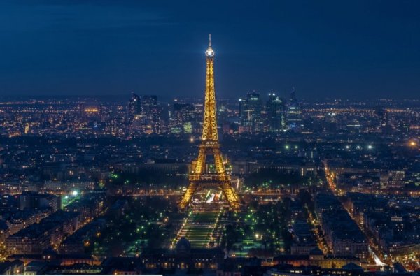 Днес Париж е с основна заслуга Франция да е сред най-желаните туристически дестинации. Снимка: Aur&eacute;lien Le Roch
Aur&eacute;lien Le Roch

Источник: http://www.adme.ru/illustration-and-photography/20-gorodov-izmenivshihsya-do-neuznavaemosti-683805/ &copy; AdMe.ru