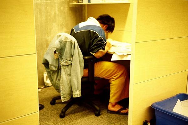 4 години говорим по телефона на работа. Снимка: Flickr