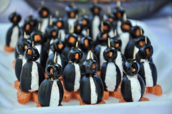 Майсторки от селата Згориград, Паволче и Челопек показаха десетки блюда със солени и сладки ястия в кулинарния фестивал &quot;Вкусна България&quot;, чието провеждане Община Враца поднови. Снимка: БТА