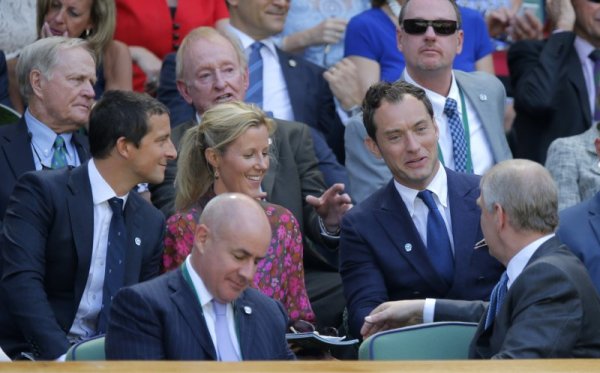 Джъд Лоу (д) и Беър Грилс Снимка: БТА