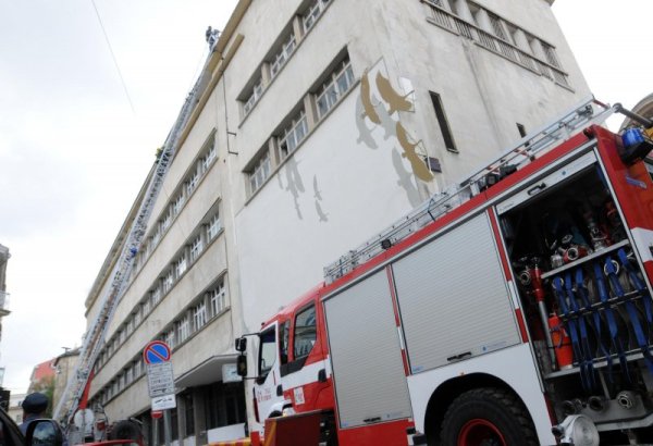 Пожарът в сградата на Дирекция &quot;Архитектура и геодезия&quot; в района на ЦУМ. Снимка Булфото