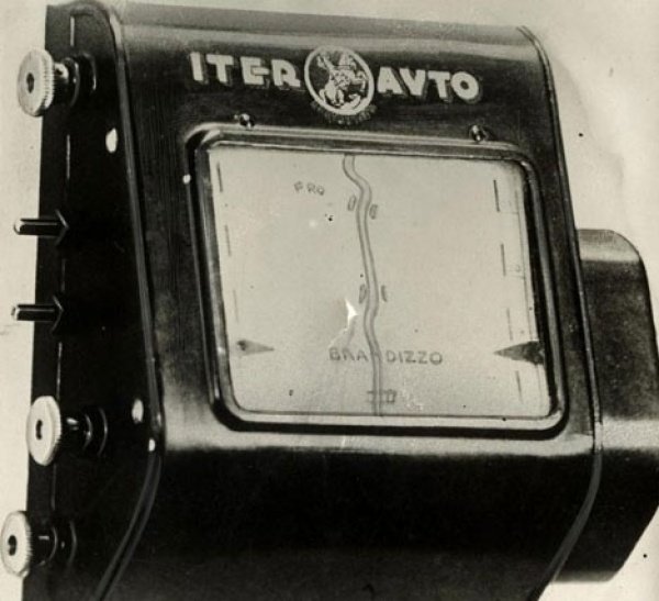 Един от първите GPS-и за автомобили. Снимка: Inter avto